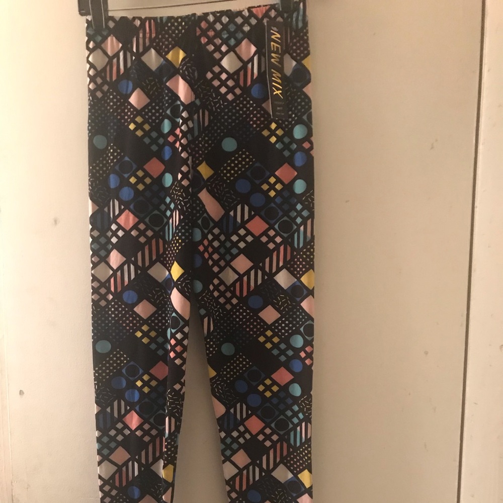 ⭐️NWT! Multicolored leggings